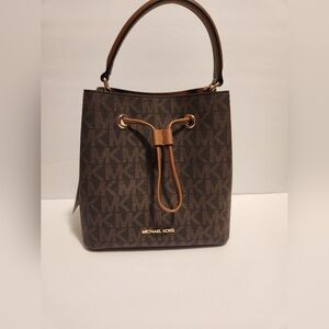 NWT Michael Kors Suri Small Logo Bucket Bag Small Crossbody Luxury Purse Tote MK
